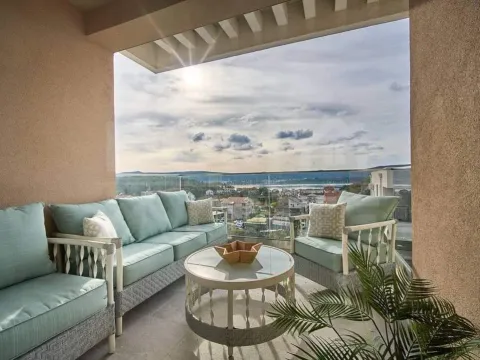 Rent, two bedroom apartment, 62m², Tivat, Crna Gora - image 9