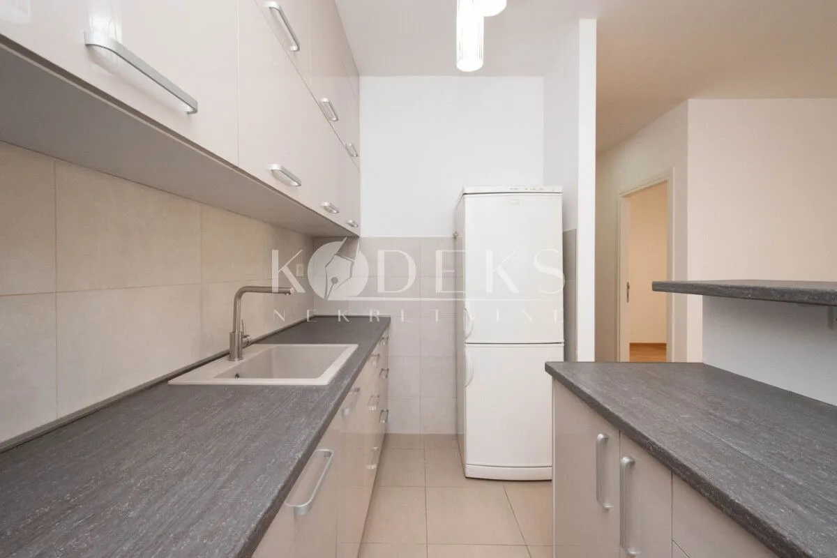 Rent, office space, 64m², City Kej, Podgorica