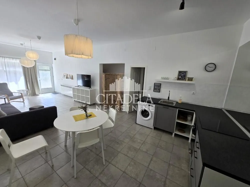 Izdavanje, jednosoban stan, 55m², Resnik, Beograd