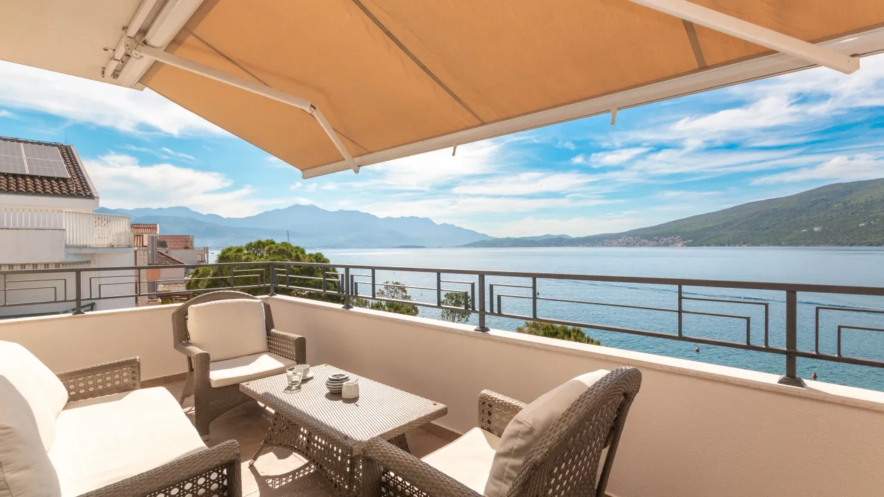 Sale, two bedroom apartment, 91m², Đenovići, Herceg Novi