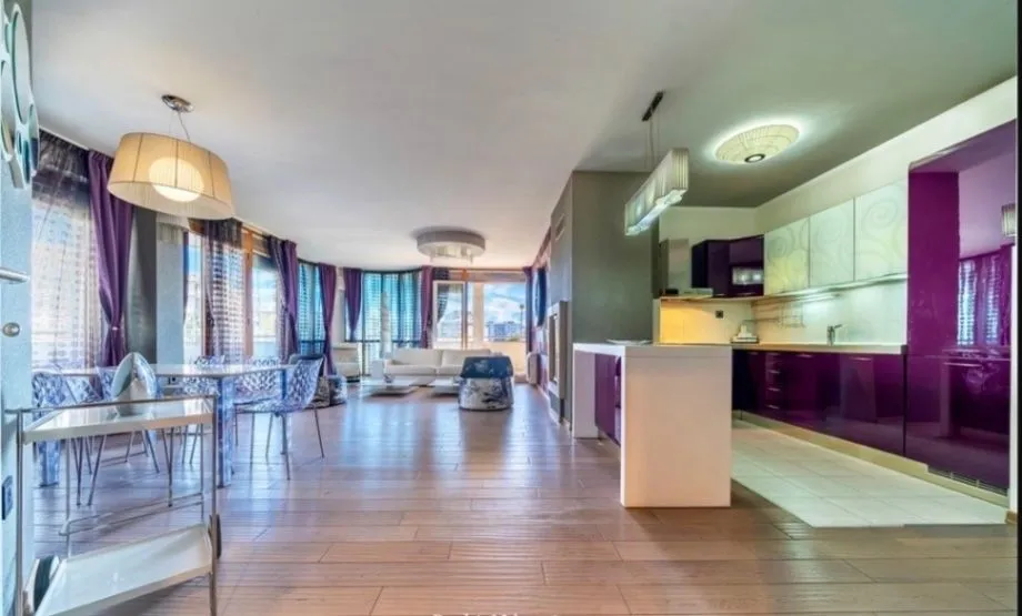 Izdavanje, trosoban stan, 140m², Preko Morače, Podgorica