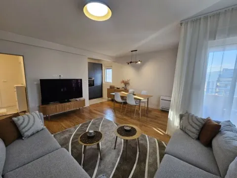 Izdavanje, dvosoban stan, 73m², Central Point, Podgorica - image 1