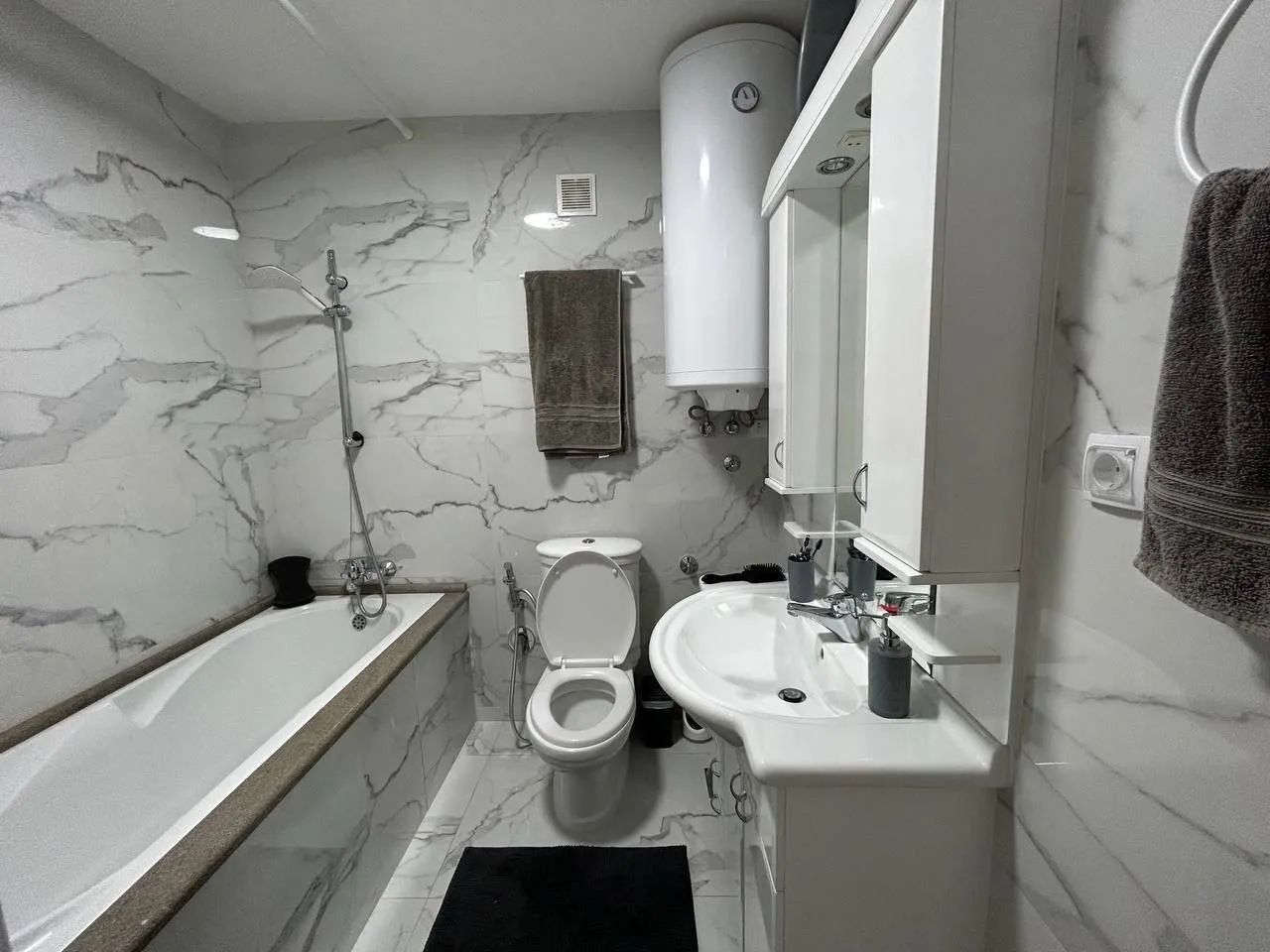 Prodaja, dvosoban stan, 83m², Tivat, Crna Gora