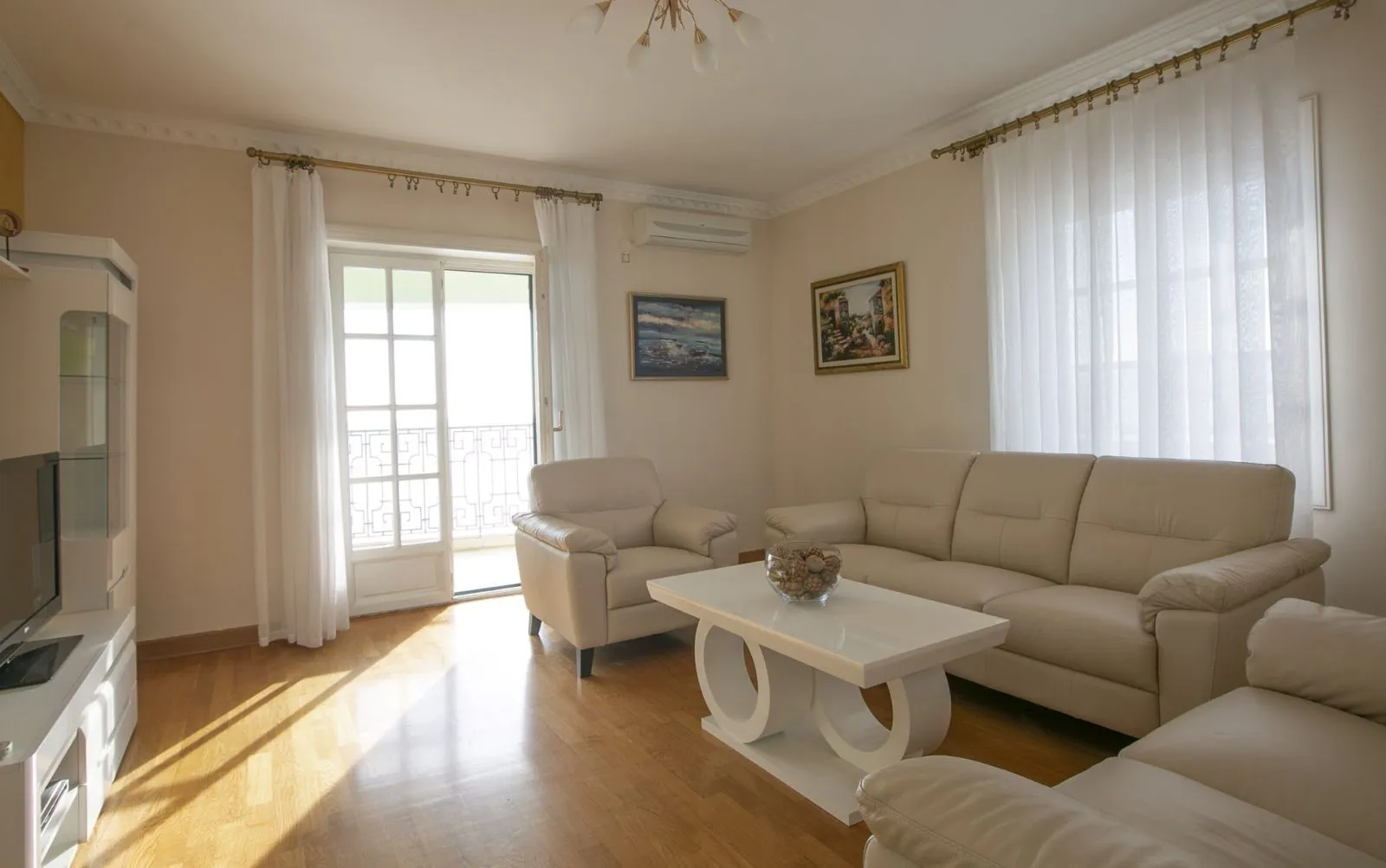 Sale, three bedroom apartment, 90m², Sveti Stefan, Budva