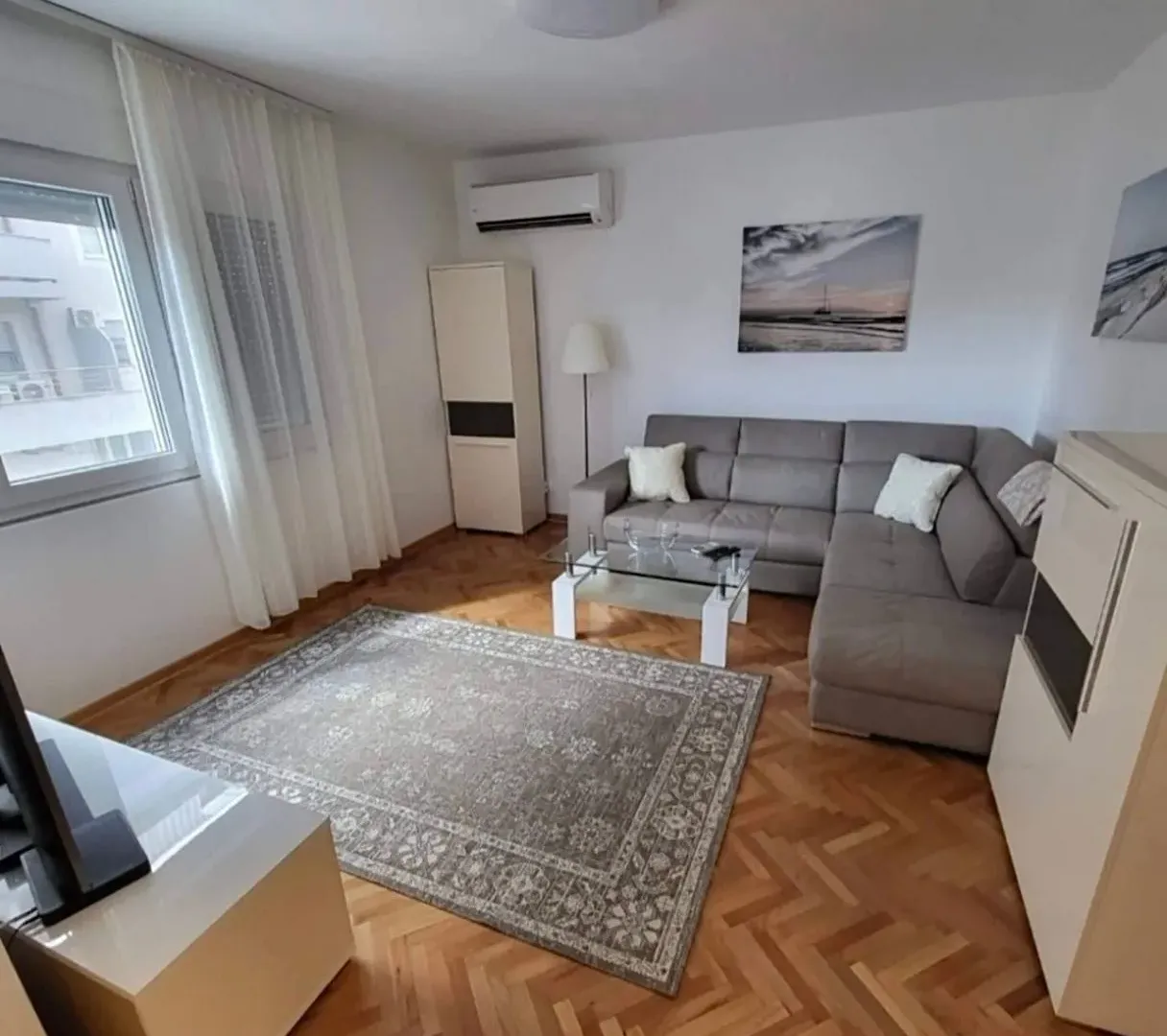 Izdavanje, dvosoban stan, 66m², Centar, Tivat