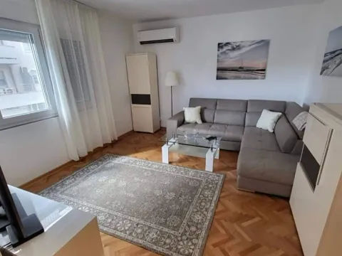 Rent, two bedroom apartment, 66m², Centar, Tivat - image 2