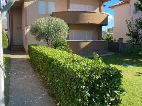 Rent, house, 250m², Karaburško Polje, Podgorica - image 1