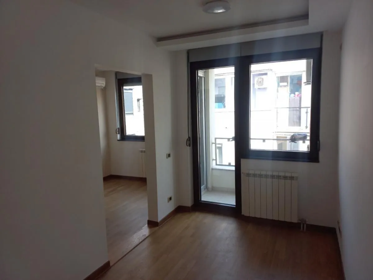 Izdavanje, trosoban stan, 91m², Kalenić Pijaca, Vračar Sve Podlokacije
