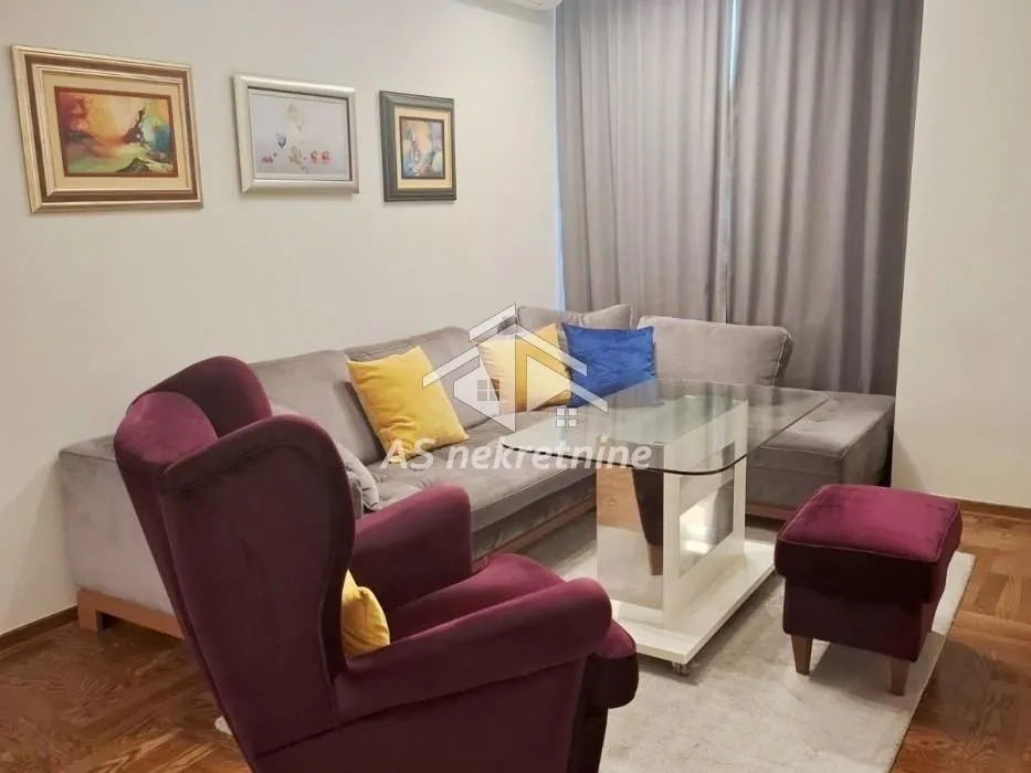 Izdavanje, trosoban stan, 70m², Vračar Sve Podlokacije, Beograd