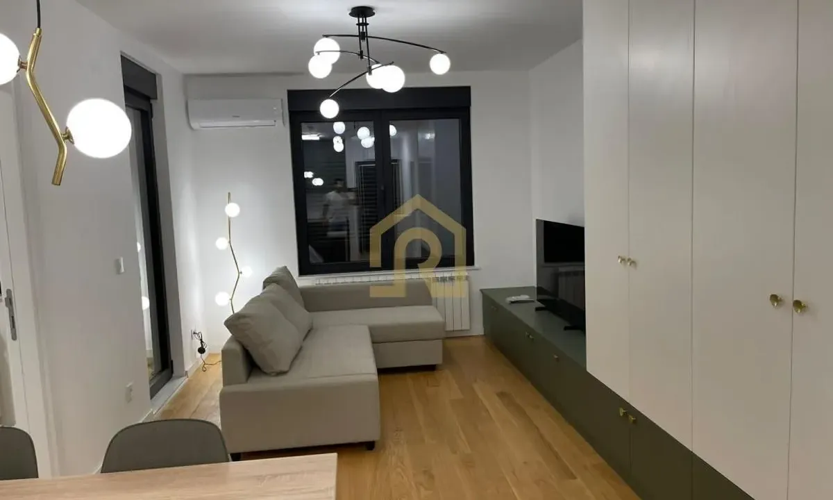 Izdavanje, dvosoban stan, 40m², Gundulićev Venac, Beograd