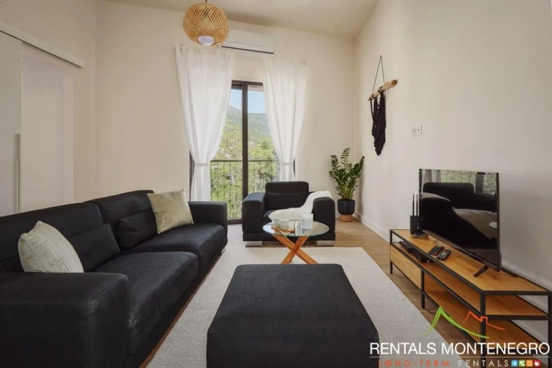 Rent, four bedroom apartment, 79m², Dumidran, Tivat