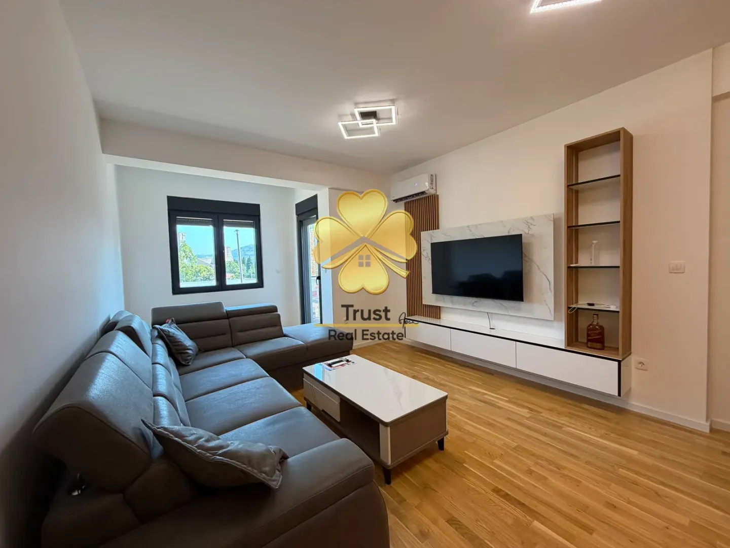 Izdavanje, dvosoban stan, 58m², Stari Aerodrom, Podgorica