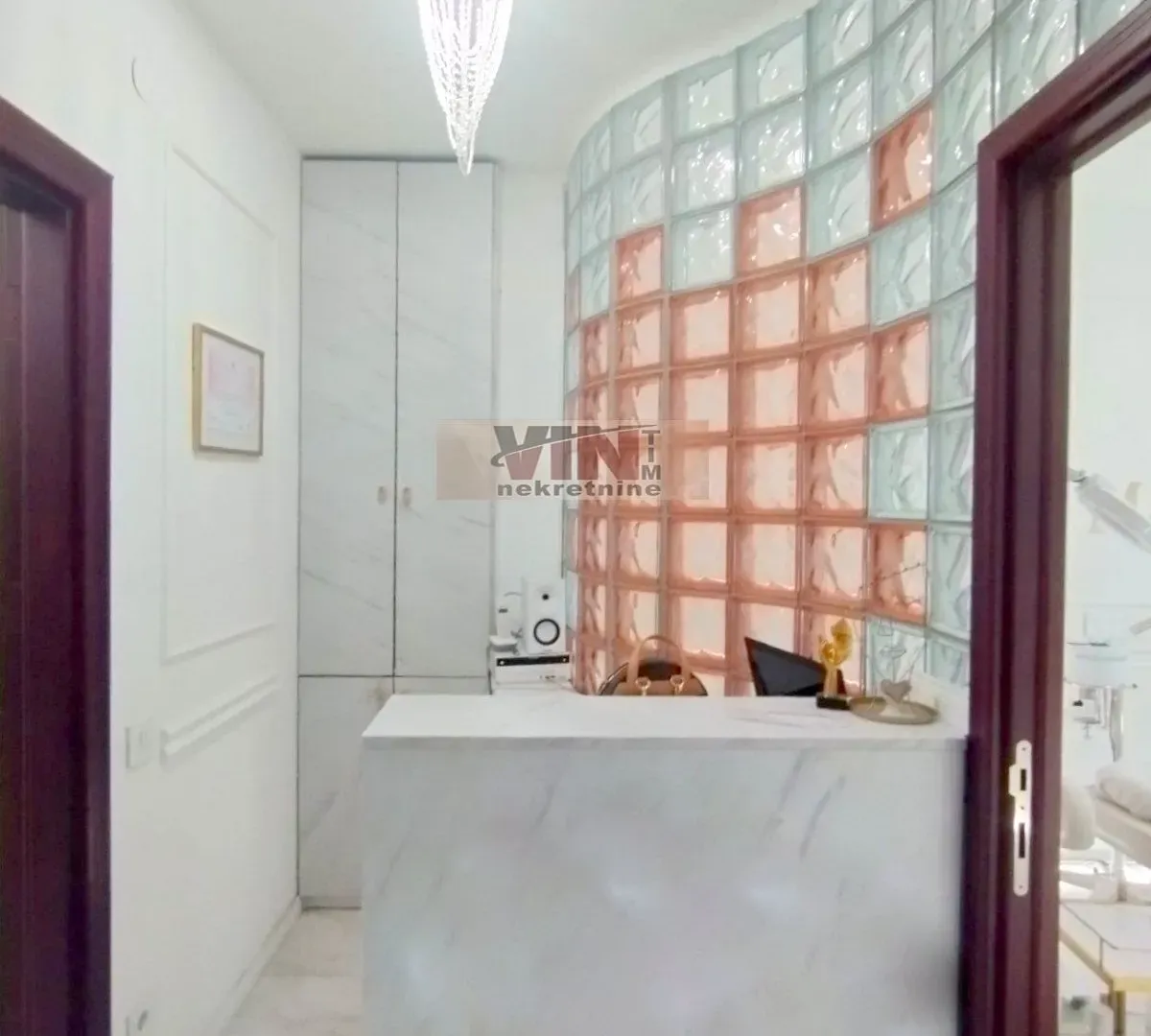 Izdavanje, poslovni prostor, 40m², Altina, Beograd