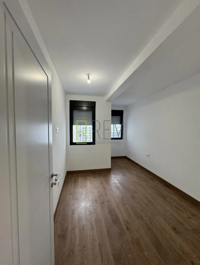 Izdavanje, dvosoban stan, 64m², Tološka šuma, Podgorica