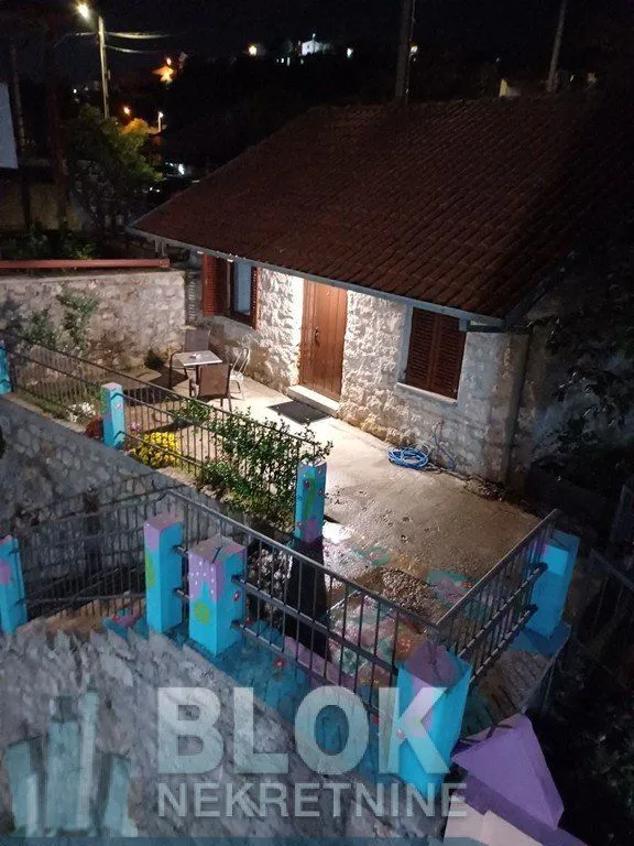 Izdavanje, kuća, 37m², Preko Morače, Podgorica