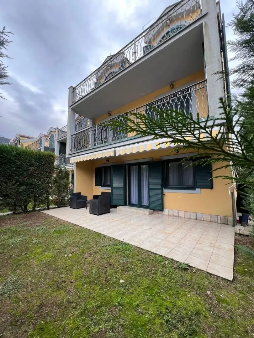 Prodaja, kuća, 176m², Lastva Grbaljska, Kotor
