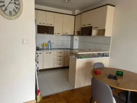 Izdavanje, trosoban stan, 84m², Tuški Put, Podgorica - image 4