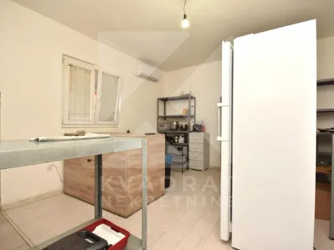 Izdavanje, poslovni prostor, 27m², Stari Aerodrom, Podgorica - image 3