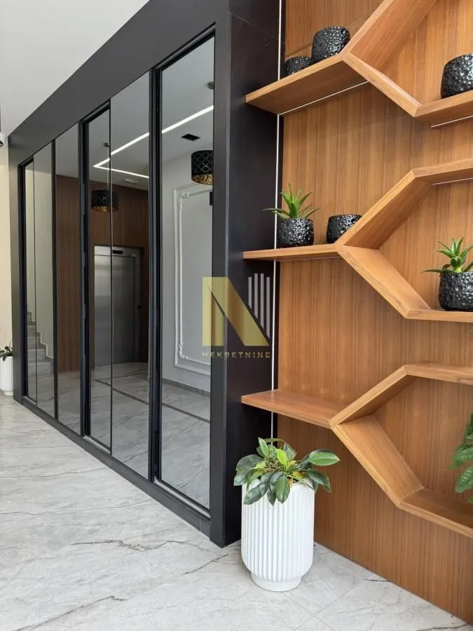 Izdavanje, dvosoban stan, 40m², Centar, Novi Sad