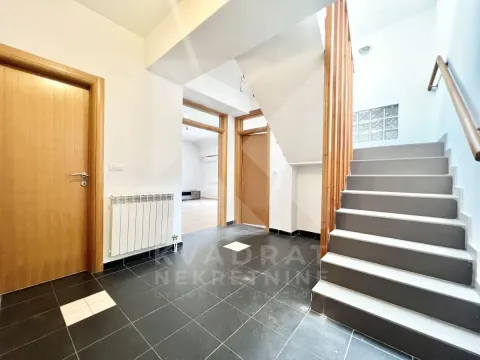 Rent, three bedroom apartment, 180m², Pobrežje, Podgorica - image 17