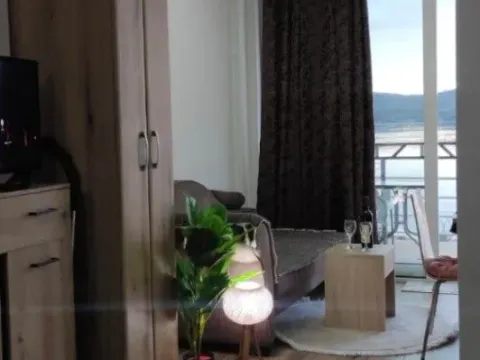 Izdavanje, garsonjera, 40m², Kalimanj, Tivat - image 2