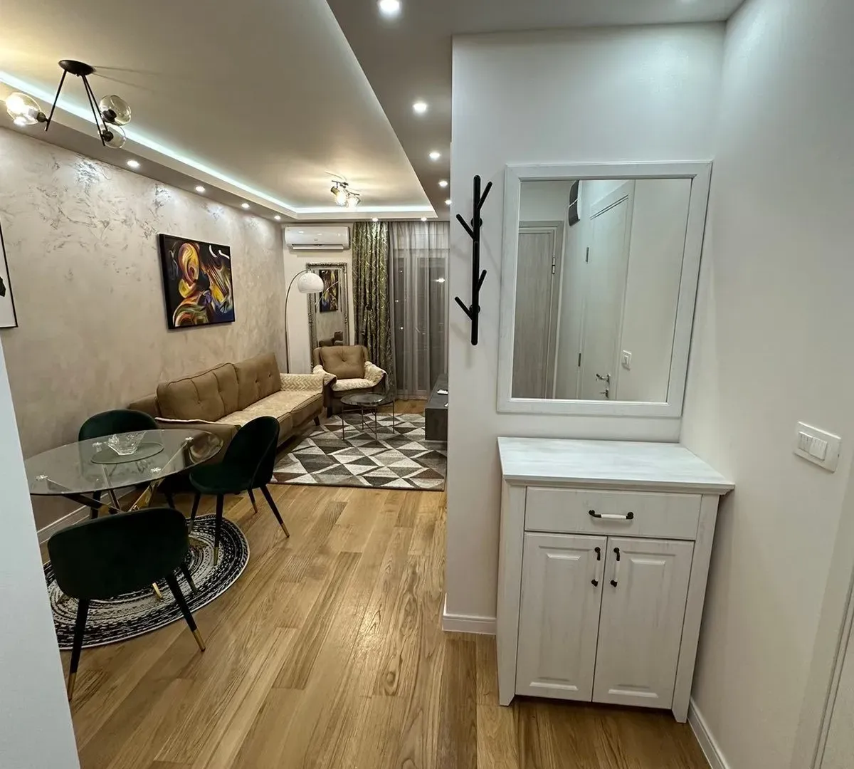 Izdavanje, stan, 42m², Central Point, Podgorica