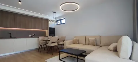Izdavanje, stan, 83m², Tivat, Crna Gora - image 1