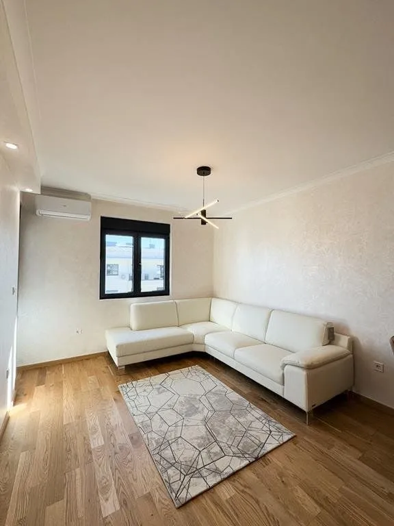 Izdavanje, dvosoban stan, 69m², City Kvart, Podgorica