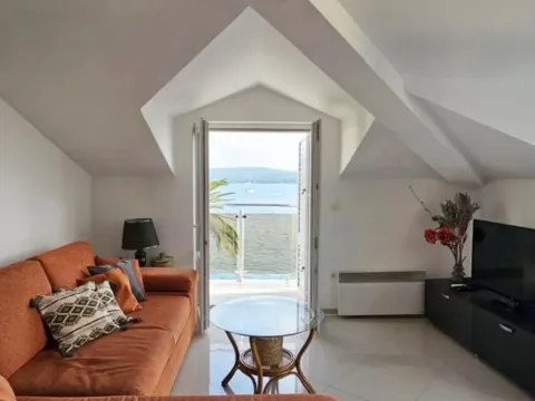 Izdavanje, dvosoban stan, 80m², Centar, Tivat - image 11