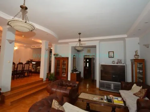 Sale, house, 430m², Kalenić Pijaca, Vračar Sve Podlokacije - image 6