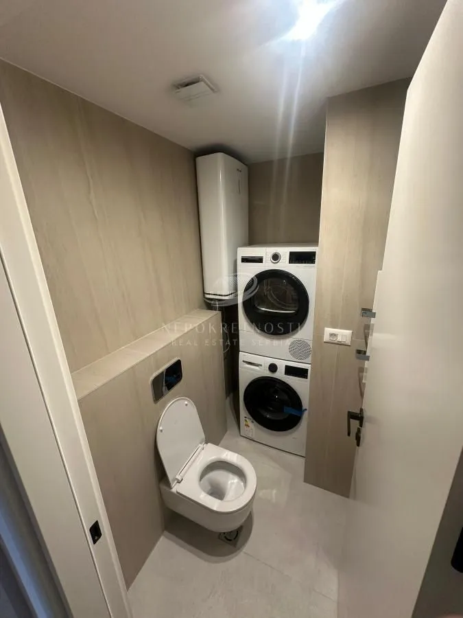 Izdavanje, četvorosoban stan, 130m², Južni Bulevar, Vračar Sve Podlokacije
