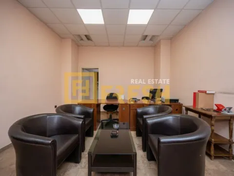 Izdavanje, poslovni prostor, 35m², Preko Morače, Podgorica - image 2
