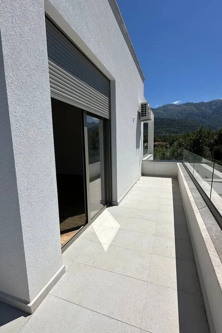 Prodaja, trosoban stan, 113m², Centar, Tivat