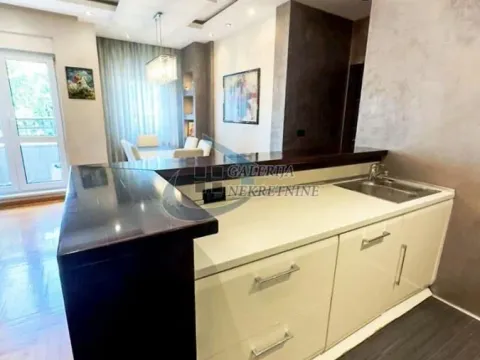 Rent, four bedroom apartment, 97m², Vračar Sve Podlokacije, Beograd - image 11