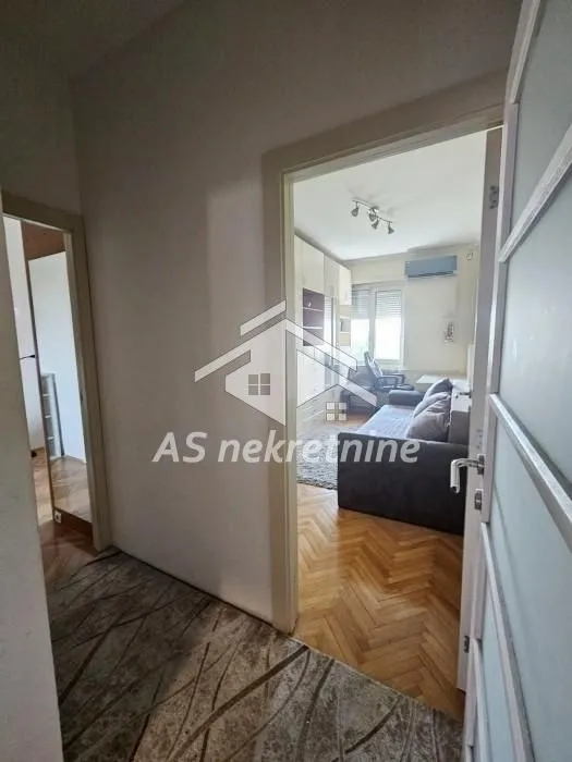 Izdavanje, četvorosoban stan, 86m², Savski Venac, Beograd