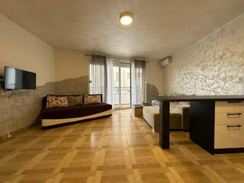 Izdavanje, jednosoban stan, 42m², Bečići, Budva - image 2