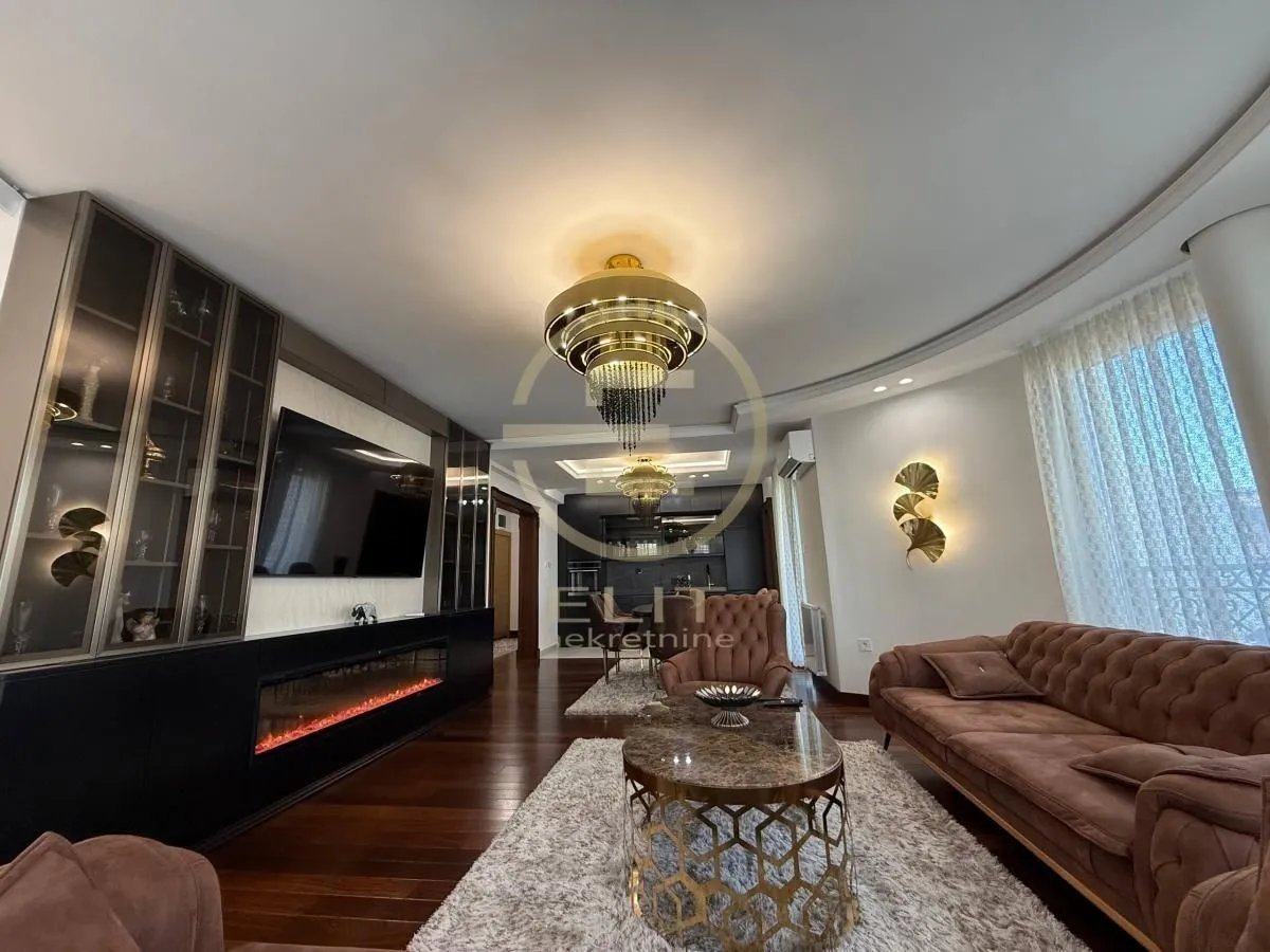 Izdavanje, stan, 116m², Socijalno, Novi Sad Sve Podlokacije