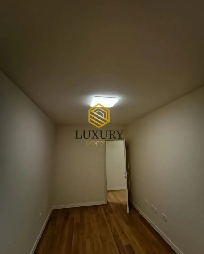 Izdavanje, dvosoban stan, 69m², Central Point, Podgorica