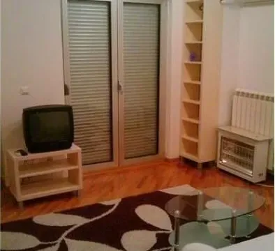 Rent, one bedroom apartment, 33m², Kalenić Pijaca, Vračar Sve Podlokacije - image 2