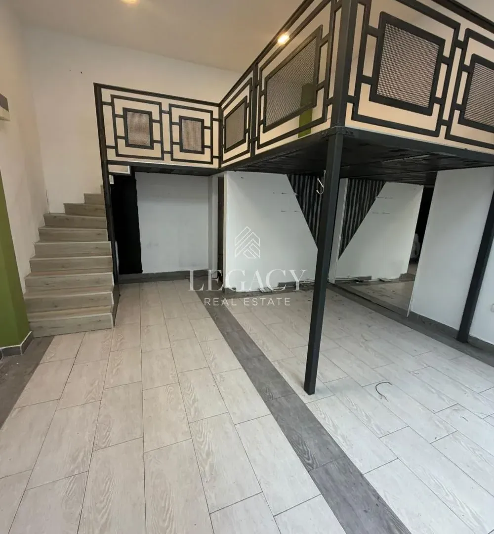 Izdavanje, poslovni prostor, 42m², Đeram Pijaca, Beograd
