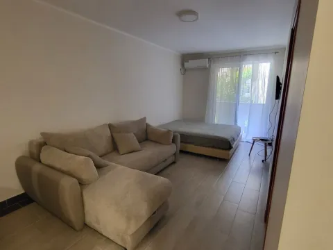 Rent, studio apartment, 48m², Bečići, Budva