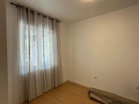 Izdavanje, trosoban stan, 200m², Centar, Tivat - image 14