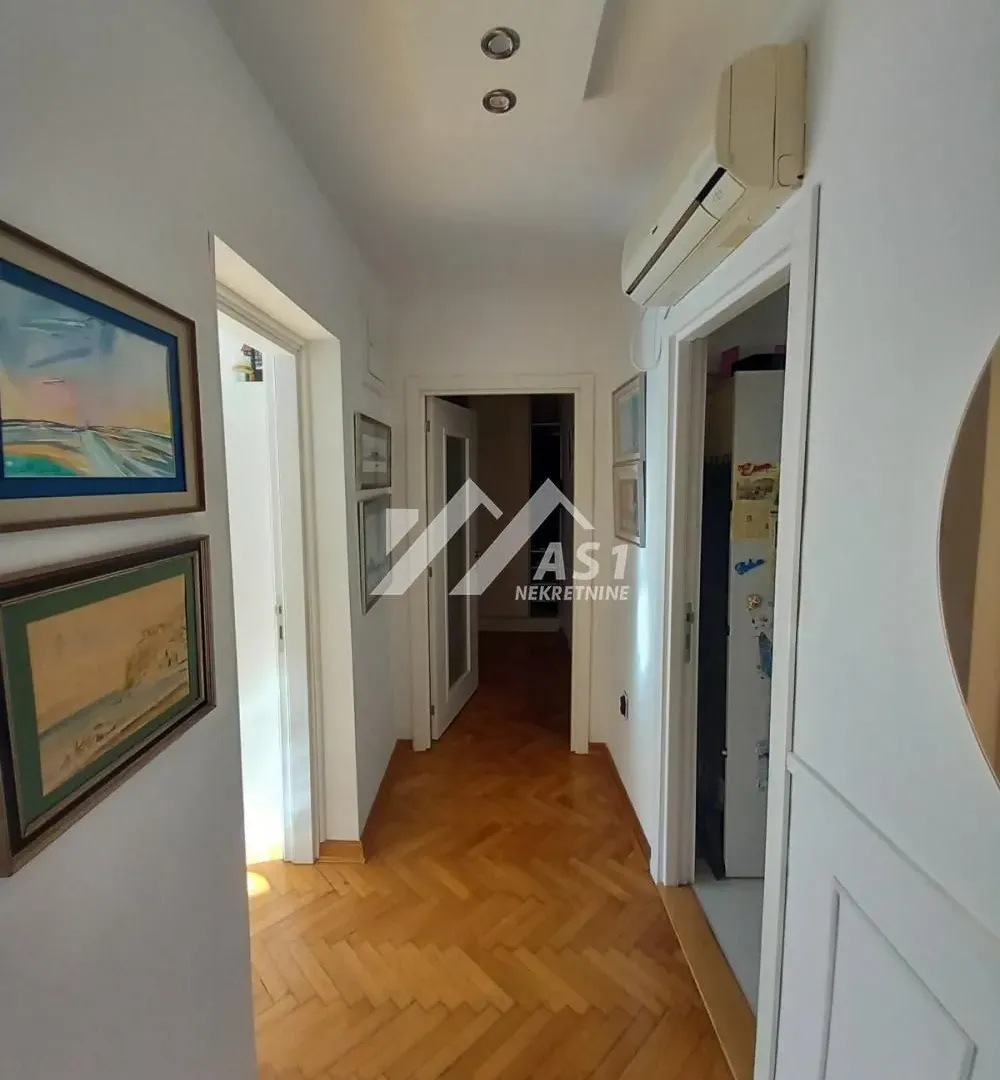Izdavanje, trosoban stan, 85m², Centar, Novi Sad
