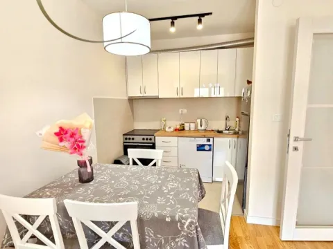 Izdavanje, jednosoban stan, 40m², Pobrežje, Podgorica - image 2