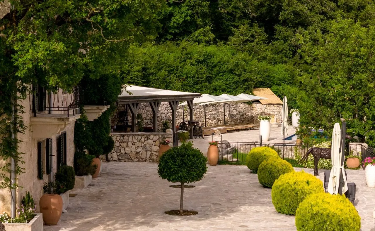 Rent, house, 450m², Pobori, Budva
