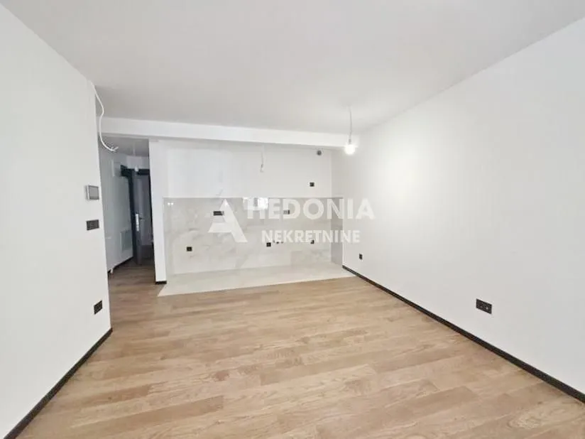 Prodaja, trosoban stan, 66m², Čubura, Beograd