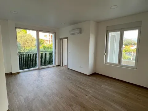 Prodaja, stan, 45m², Tivat, Crna Gora - image 4