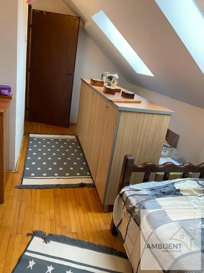 Prodaja, četvorosoban stan, 104m², Zemun Centar, Zemun Sve Podlokacije