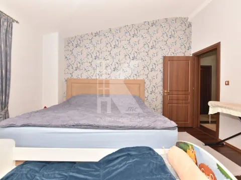 Izdavanje, kuća, 175m², Vranići, Podgorica - image 10