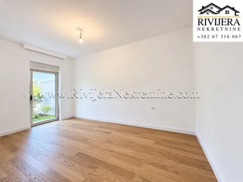 Empty bright room with wooden flooring and access to the yard. - image 4